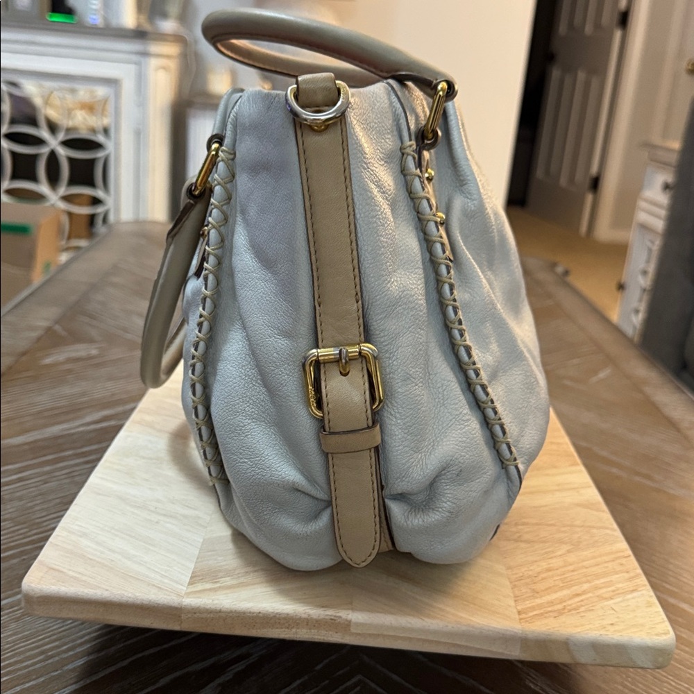 MCM Cream Leather Shoulder Bag With Whip Stiching - Picture 2 of 14